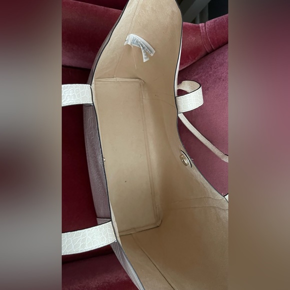 Cream/Crocodile-patterned tote bag - Picture 9 of 9